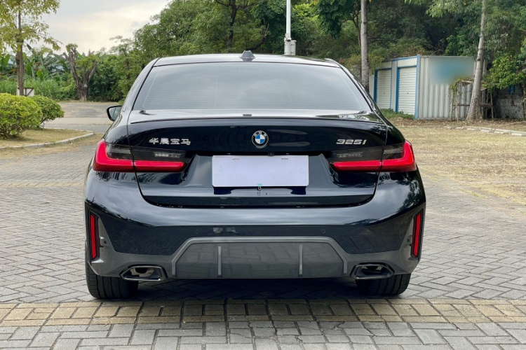 宝马3系 2024款 325i M运动曜夜套装车身外观6005