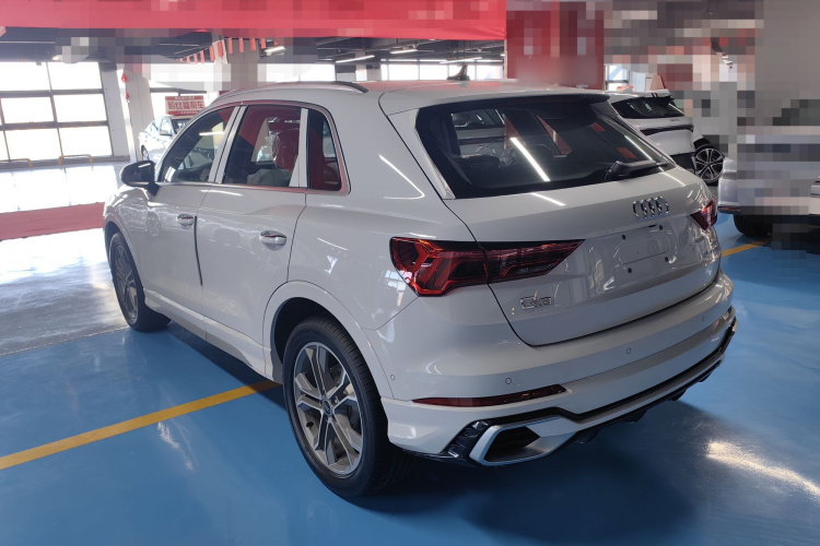 奥迪Q3 2025款 quattro 45周年典藏版 40TFSI 时尚动感型车身外观6004