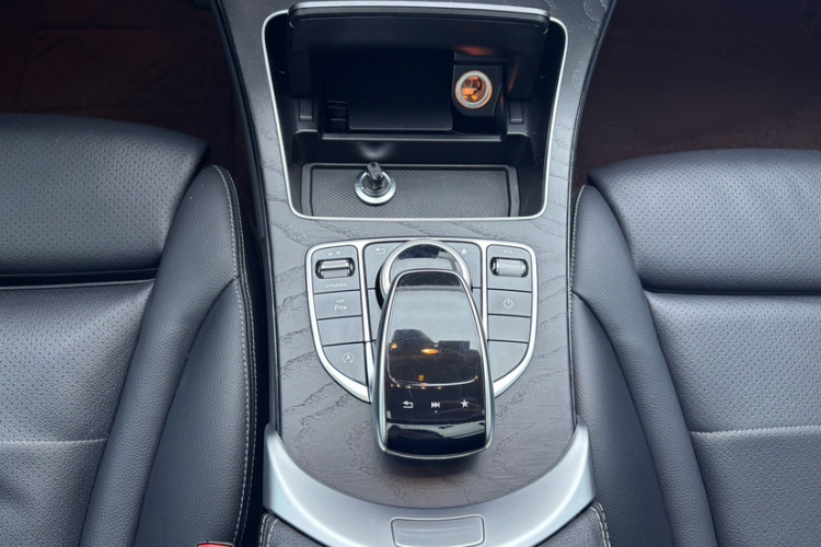 奔驰C级 2018款 C 180 L 时尚型运动版中控内饰7007