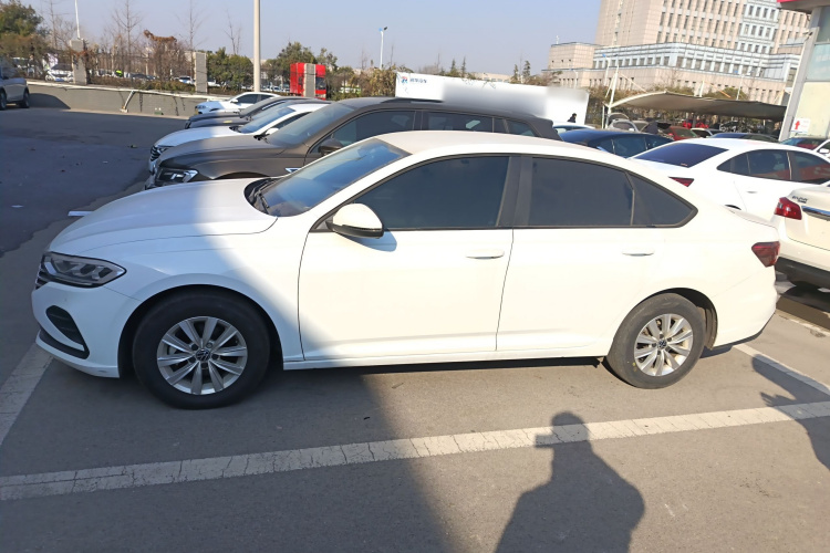 大众 朗逸 2023款 改款 1.5L 自动得逸版车身外观4