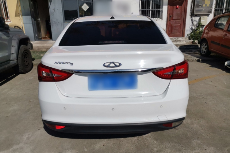 奇瑞 艾瑞泽5 2016款 1.5L CVT领锐版车身外观6