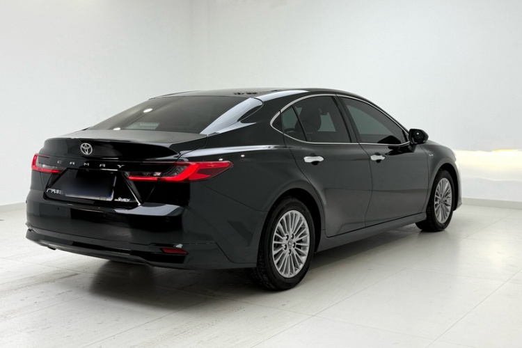 丰田 凯美瑞 2024款 双擎 2.0HGVP 豪华版车身外观6005