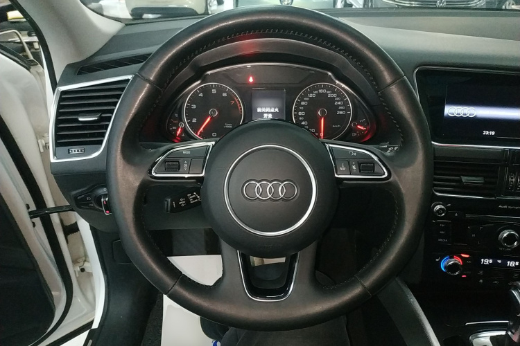 奥迪Q5 2016款 40 TFSI 技术型局部细节13