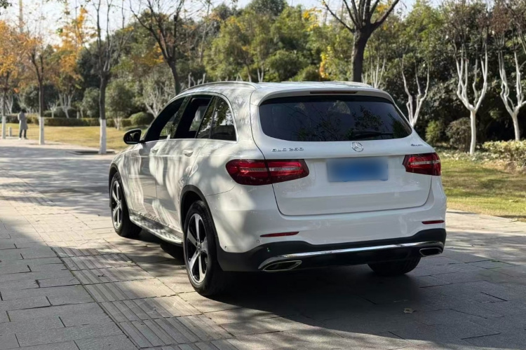 奔驰GLC 2018款 GLC 260 4MATIC 豪华型车身外观4