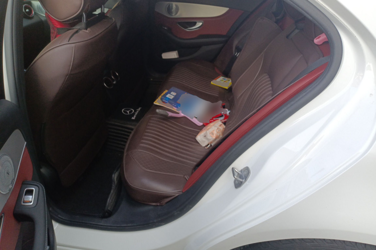 奔驰C级 2017款 改款 C 200 运动版中控内饰21