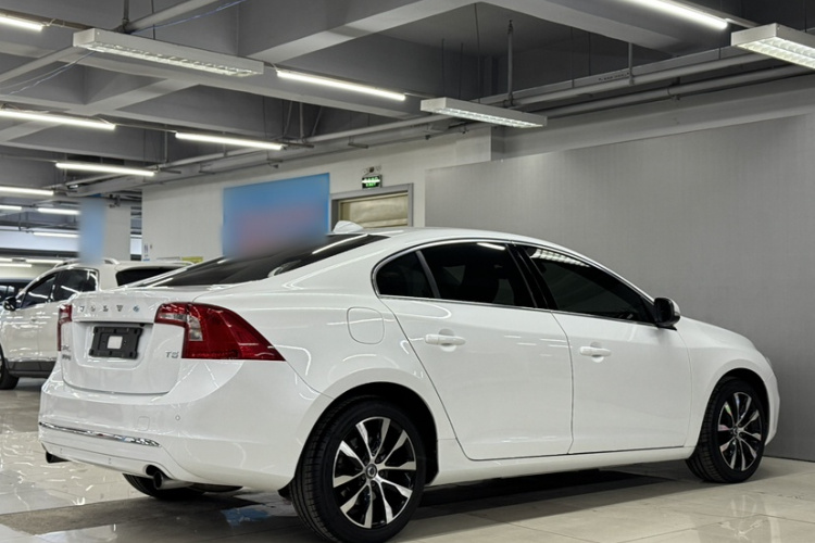 沃尔沃S60 2019款 S60L 改款 T5 智进进阶版车身外观6006
