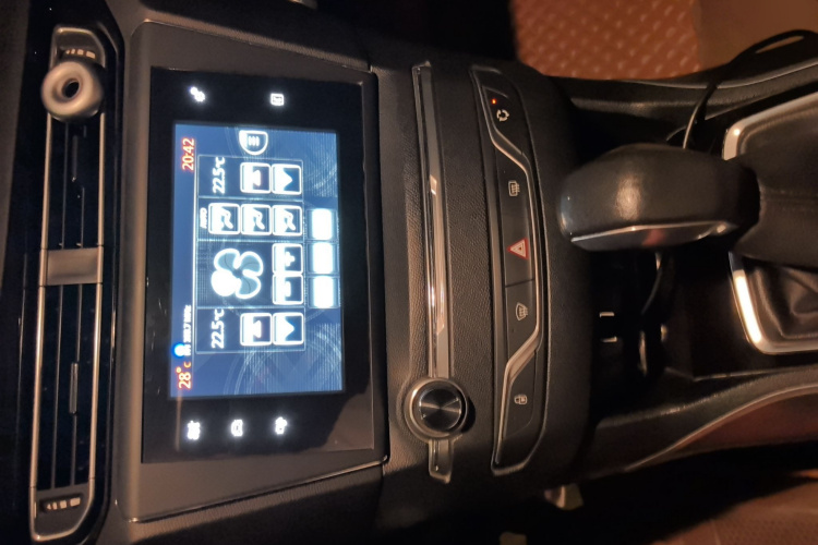 标致408 2014款 1.8L 自动豪华版局部细节16