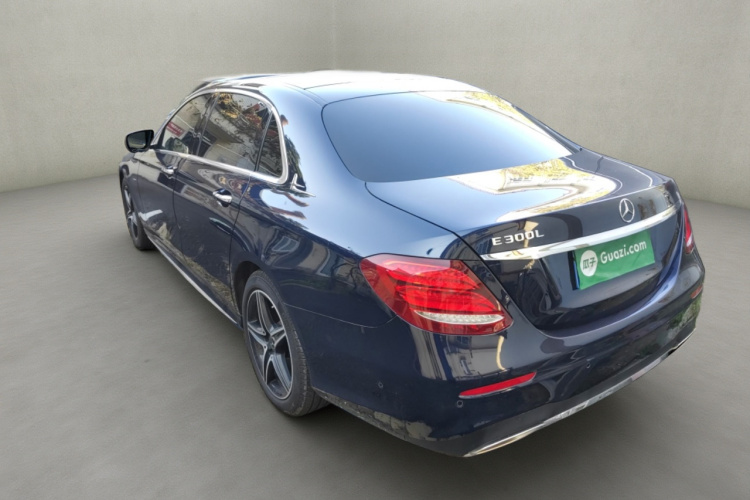 奔驰E级 2020款 改款 E 300 L 运动殊享版车身外观5