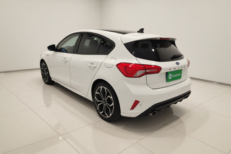 福特 福克斯 2020款 两厢 EcoBoost 180 自动ST Line车身外观5