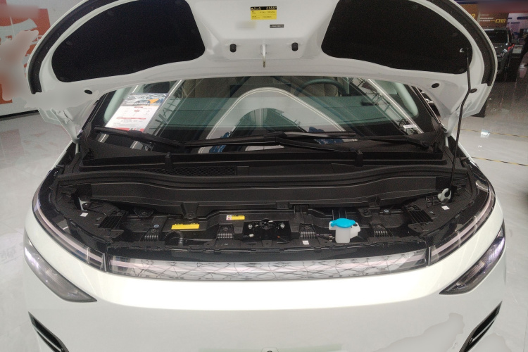 小鹏X9 2025款 740超长续航 Max机舱底盘24