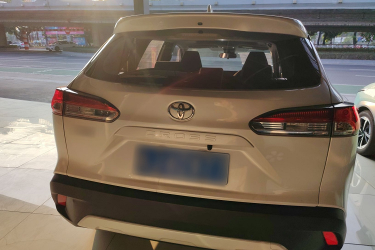 丰田 卡罗拉锐放 2022款 2.0L 精英版车身外观6