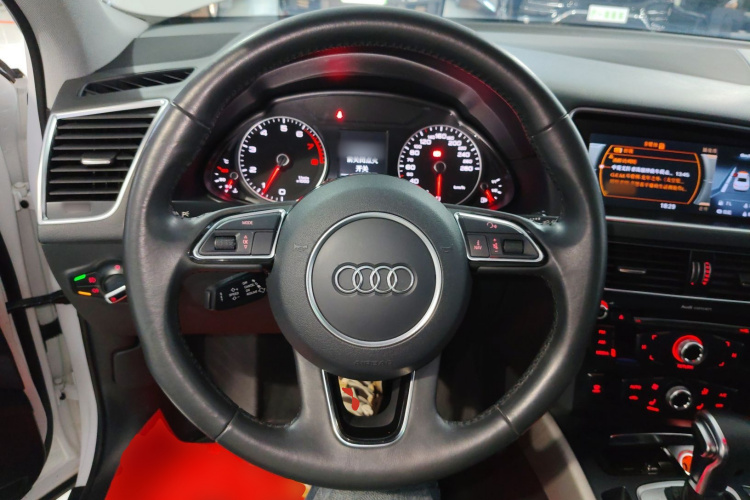 奥迪Q5 2017款 Plus 40 TFSI 进取型中控内饰13