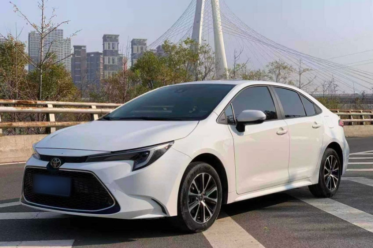 丰田 雷凌 2024款 185T CVT豪华版车身外观1