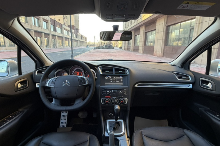 雪铁龙C4L 2015款 1.6T 自动尊贵版中控内饰7005