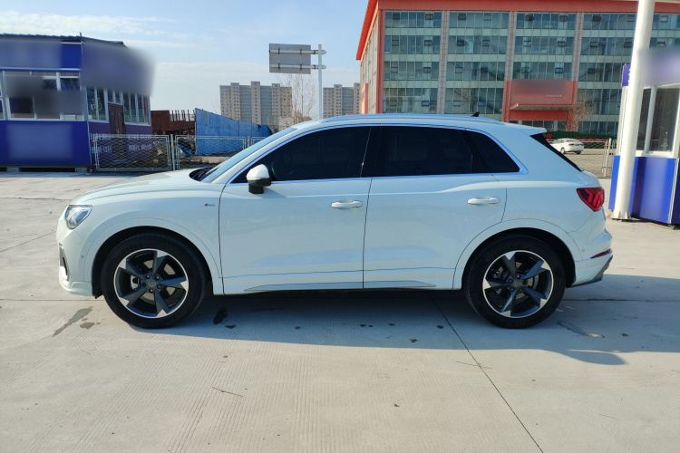 奥迪Q3 2021款 35 TFSI 时尚动感型车身外观4
