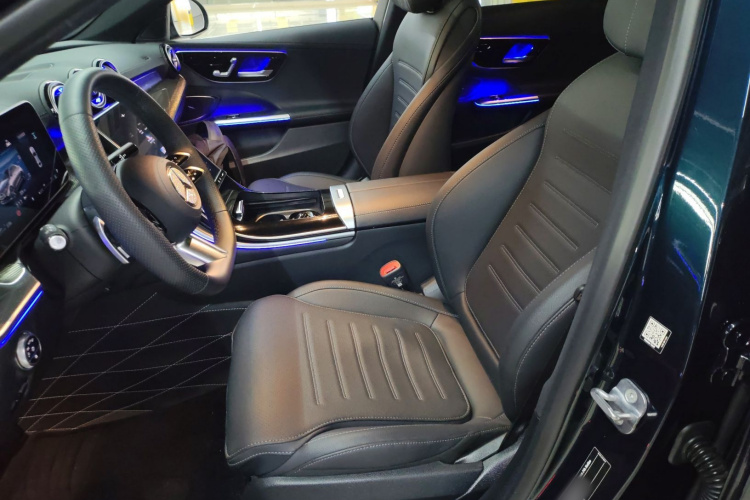 奔驰C级 2025款 C 260 L 运动版中控内饰19