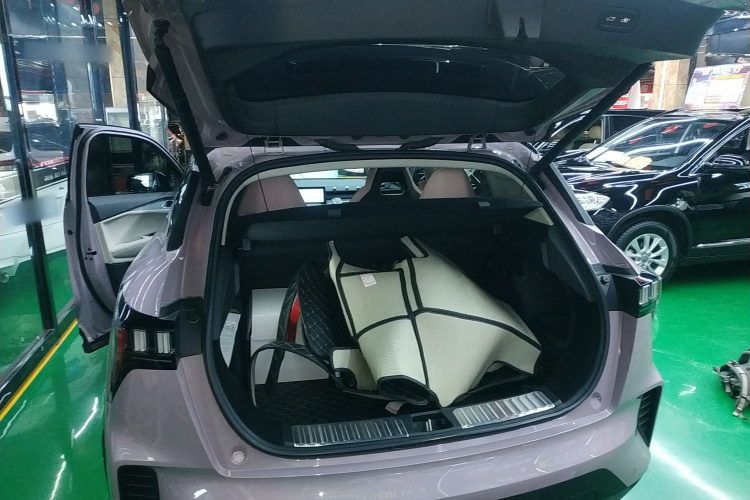 领克06 2021款 1.5T Shero粉色特别版机舱底盘23