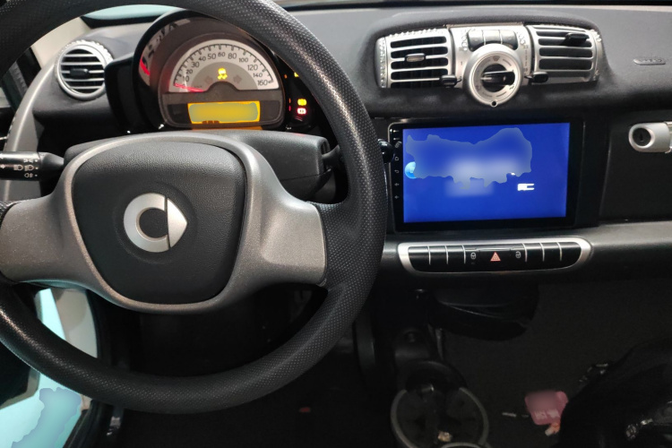 smart fortwo 2012款 1.0 MHD 硬顶舒适版中控内饰12