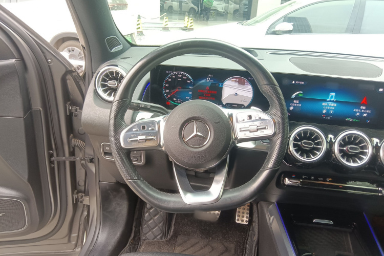 奔驰EQB 2022款 EQB 350 4MATIC 首发特别版中控内饰13