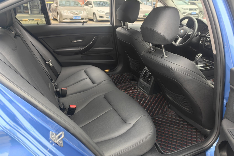 宝马3系 2019款 320Li M运动套装中控内饰7010