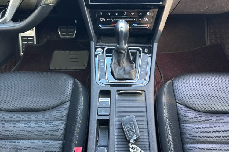 一汽-大众CC 2021款 330TSI 上市特别版中控内饰7005