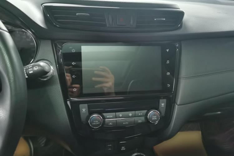 日产 奇骏 2021款 2.0L CVT 2WD XL ITS舒适纪念版中控内饰7002