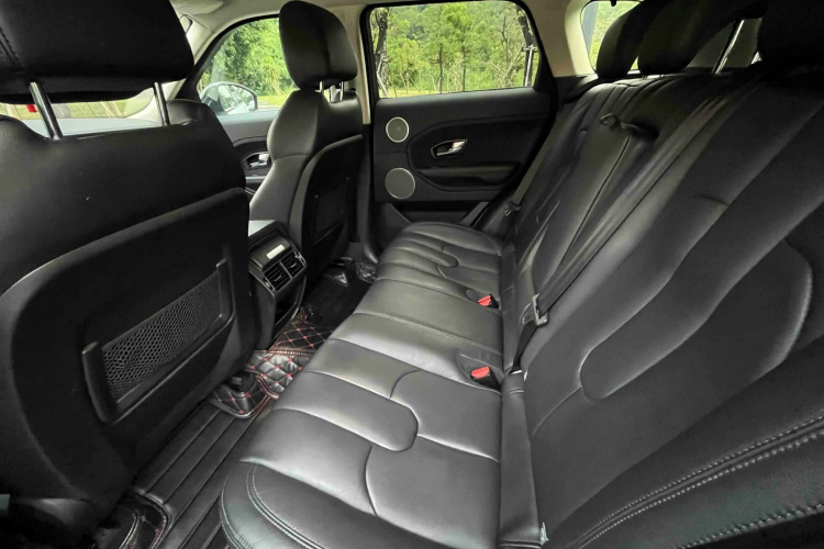 路虎 揽胜极光 2015款 2.0T 五门智耀版中控内饰7006