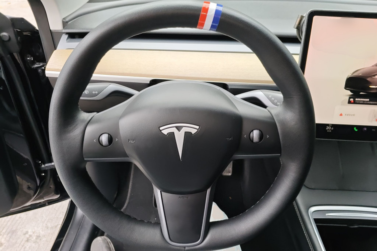 特斯拉 Model Y 2022款 后轮驱动版中控内饰13