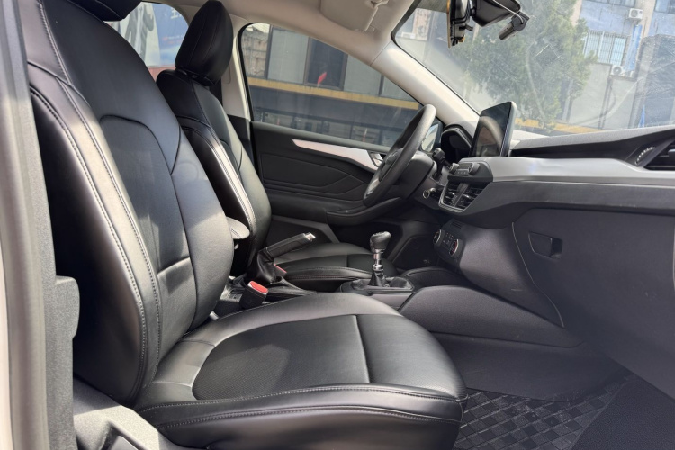 福特 福克斯 2019款 两厢 1.5L 手动锋跃型 国V中控内饰7013