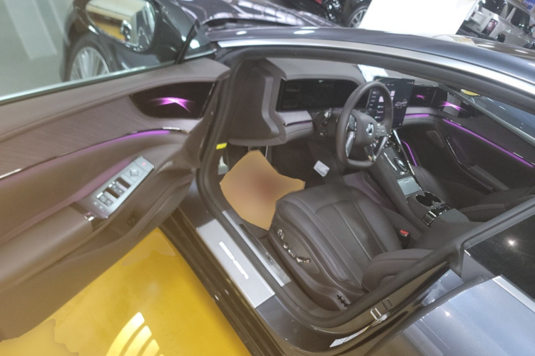 腾势Z9 2024款 1100km 四驱Ultra版中控内饰20