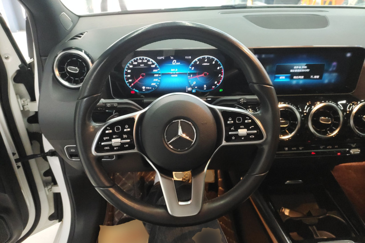 奔驰B级 2020款 B 200 动感型中控内饰13