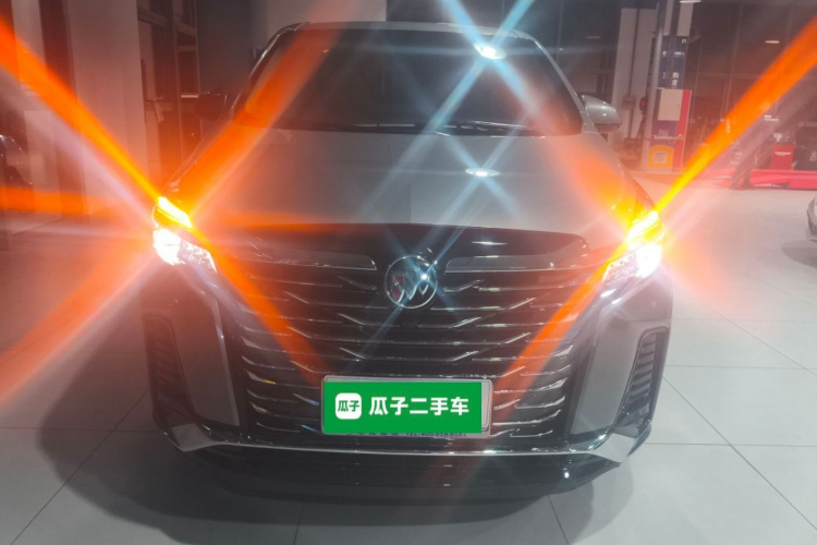 别克GL8 2023款 改款 陆上公务舱 豪华型车身外观2