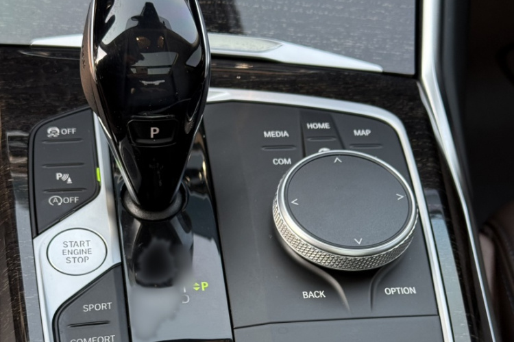 宝马3系 2021款 改款二 325Li M运动套装中控内饰7002