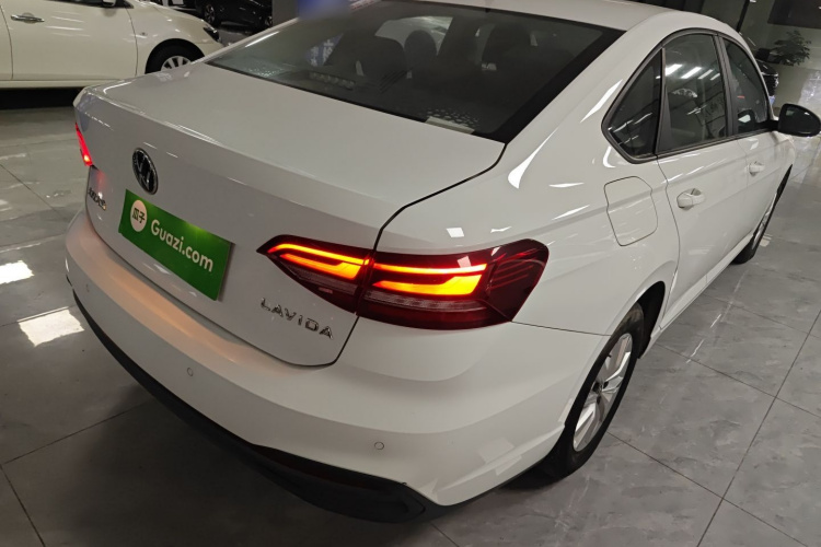 大众 朗逸 2023款 1.5L 自动得逸版车身外观7