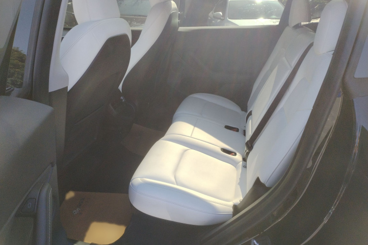 特斯拉 Model Y 2023款 后轮驱动版中控内饰7004