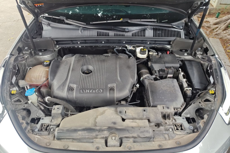 领克03 2022款 2.0TD DCT劲Pro机舱底盘24