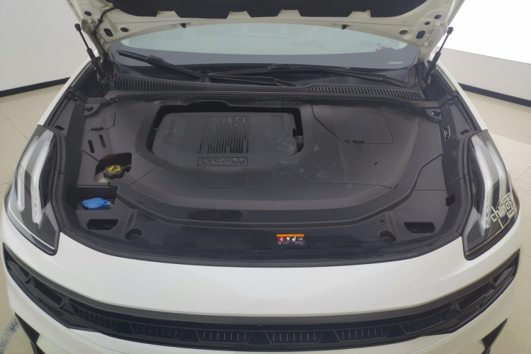 领克06 EM-P 2020款 PHEV Plus机舱底盘24