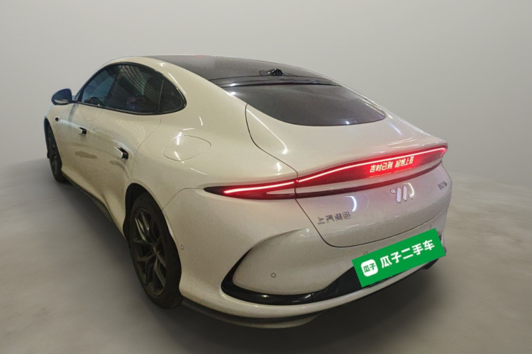 智己汽车 智己L6 2024款 Max 超强性能版车身外观5