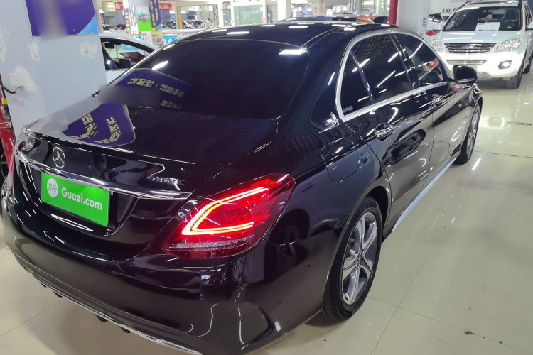 奔驰C级 2020款 改款 C 260 L 运动版车身外观7