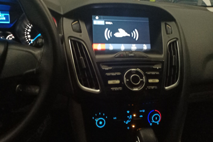 福特 福克斯 2018款 三厢经典 1.6L 自动舒适型智行版中控内饰12