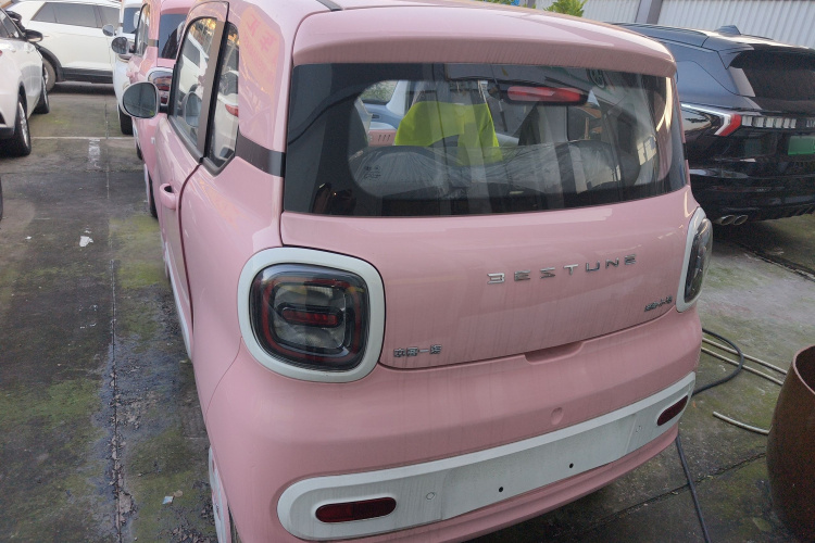 奔腾小马 2025款 222km 灵韵马车身外观6