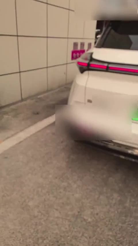 哪吒汽车 哪吒U 2022款 智500 磷酸铁锂讲解1