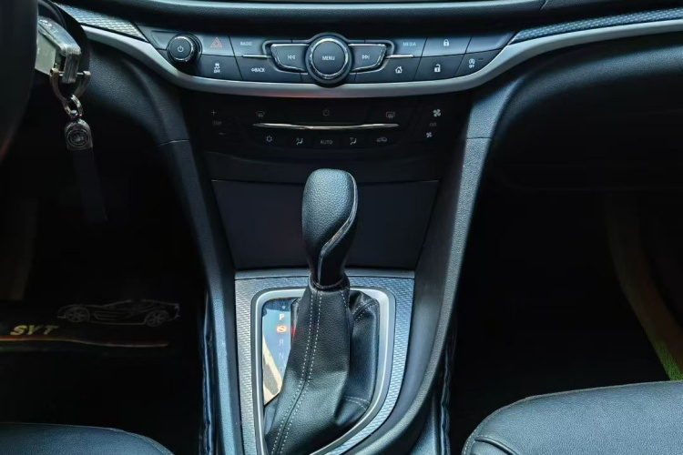 别克 英朗 2019款 18T 自动互联精英型 国V中控内饰7008