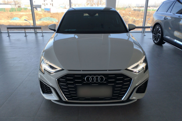 奥迪A3 2024款 Sportback 35 TFSI 时尚运动型车身外观2