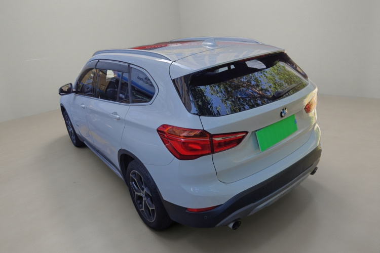 宝马X1 2018款 sDrive18Li 尊享型车身外观5
