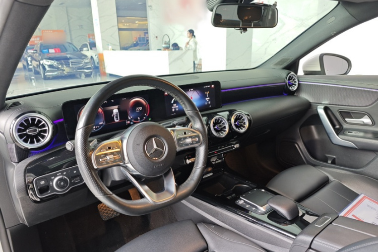 奔驰A级 2022款 改款 A 200 L 运动轿车时尚型中控内饰7003