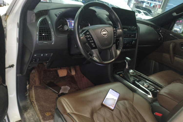 日产 途乐（平行进口） 中控内饰12