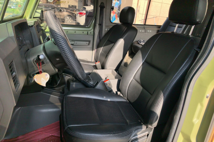 BAW北汽制造 勇士 2019款 2.4T 三门四驱短轴汽油版 国VI中控内饰19