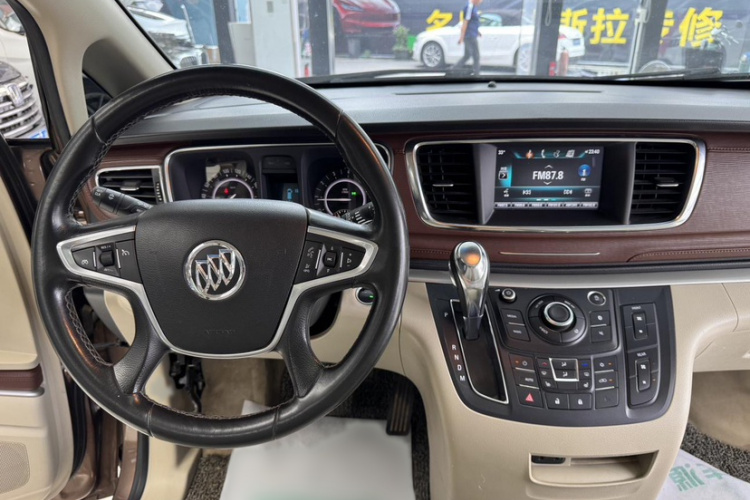 别克GL8 2018款 28T 尊贵型 国VI局部细节16