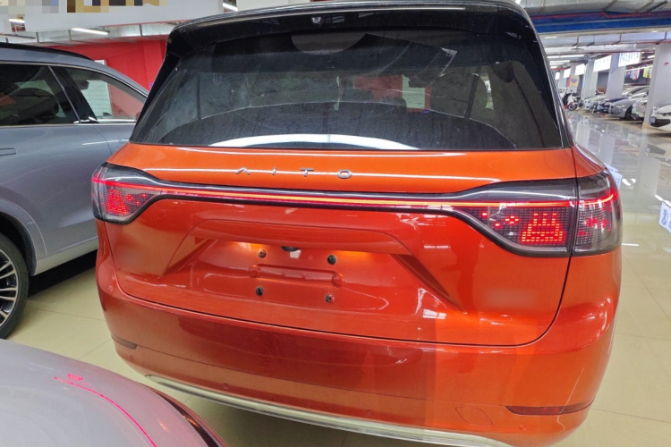 鸿蒙智行 问界M9 2024款 增程 Ultra版 52kWh 5座版车身外观6